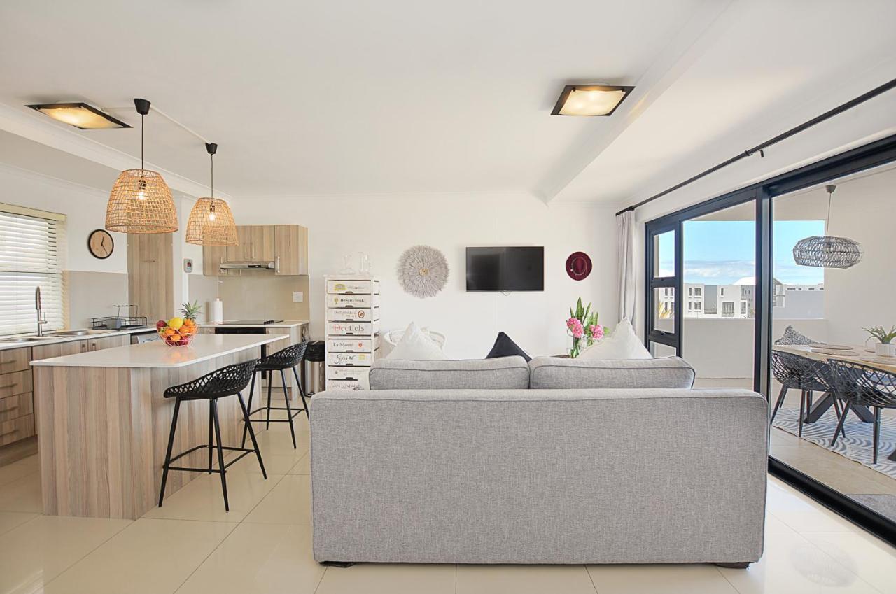 Designer Beachfront Apartment In Big Bay With Swimming Pool- 2 Bedroom, 1 Azure เคปทาวน์ ภายนอก รูปภาพ