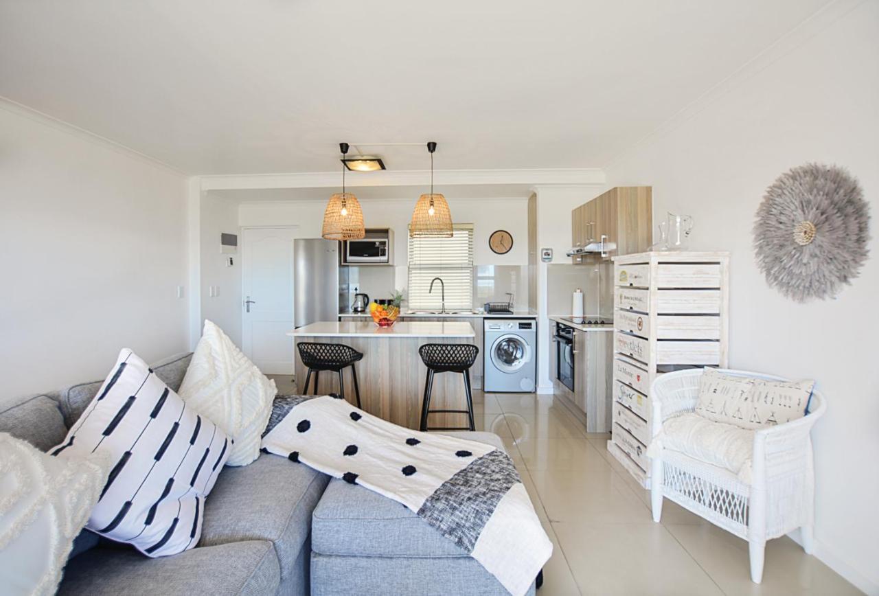 Designer Beachfront Apartment In Big Bay With Swimming Pool- 2 Bedroom, 1 Azure เคปทาวน์ ภายนอก รูปภาพ