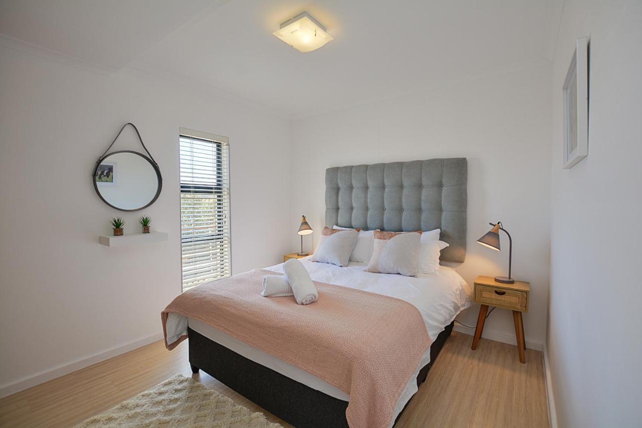 Designer Beachfront Apartment In Big Bay With Swimming Pool- 2 Bedroom, 1 Azure เคปทาวน์ ภายนอก รูปภาพ